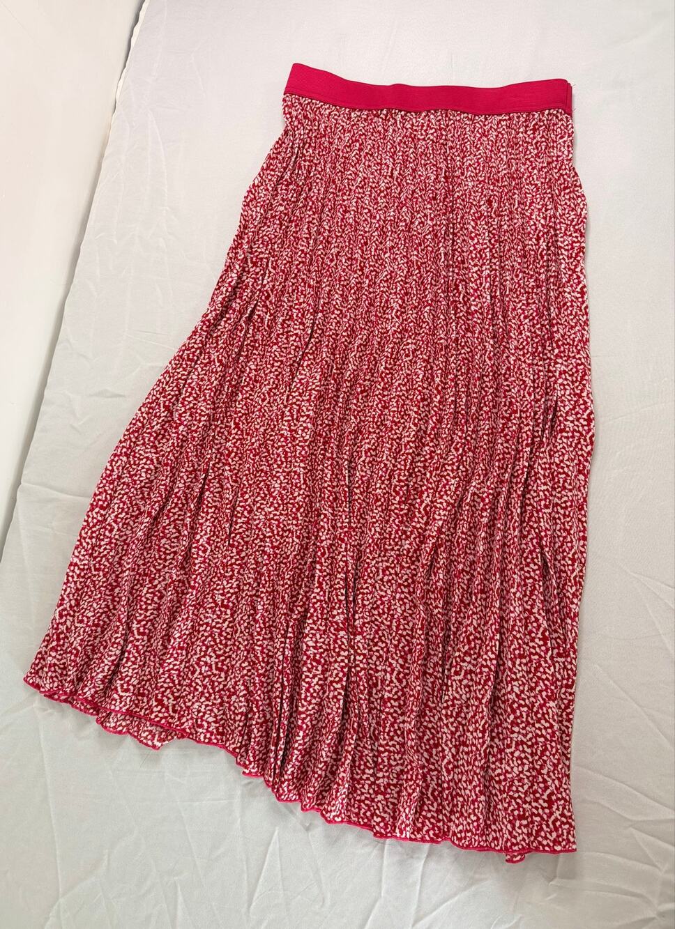 Vince Camuto Pleated Midi Skirt XS Pink Red Abstract Print Pull On Elastic Waist